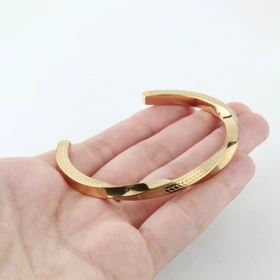 دستبند مردانه بنگل طرح دو لاین خطی (طلایی)