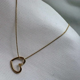 گردنبند استیل مدل «تک قلب» | زنجیر ماری (Snake) طلایی و پلاک منحنی