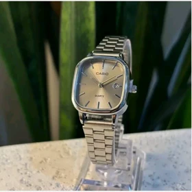 ساعت مچی کاسیو casio اصل ، بند نقره ای صفحه نقره ای ضد آب رنگ ثابت