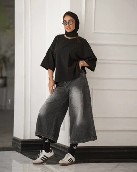 ست تیشرت نگین‌دار و شلوار وایت لگ