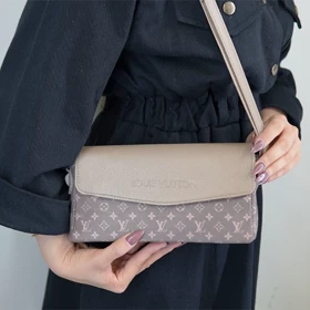 کیف دوشی زنانه مارک پکه دار