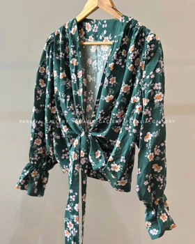 شومیز گل‌دار گره‌ای