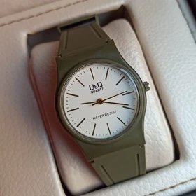 ساعت مچی زنانه ضد آب Q&Q سایز بزرگ بند یشمی