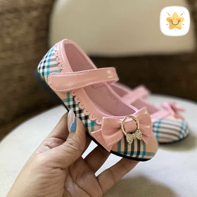 کفش دخترانه تخت وارداتی برند kenike سایز 25 تا 30 ورنی صورتی