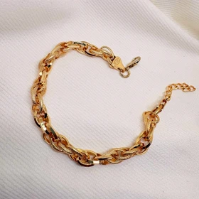 دستبند برند شین مدل «تابش زرین» | با آبکاری طلای 24 عیار و بافت برجسته