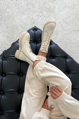 بوت و نیم بوت زنانه استراسونس straswans