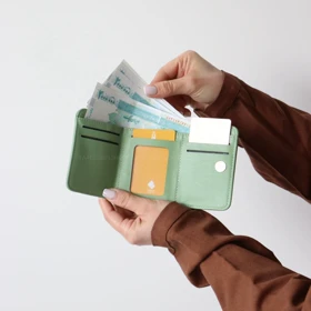 کیف پول و جاکارتی کورا