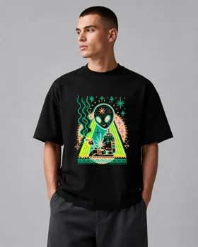 تیشرت باکسی مشکی طرح موجود فضایی مدیتیشن Alien Mystic Graphic Oversized Tee