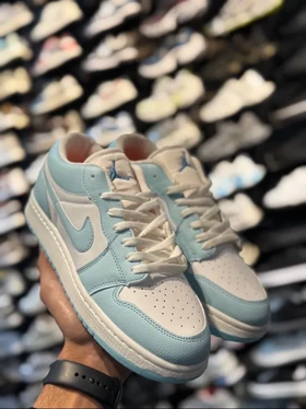 کتانی جردن وان مردانه سفید آبی آسمانی