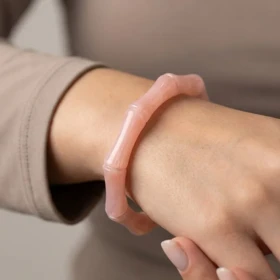 دستبند زنانه بنگل رزینی طرح بامبو صورتی پاستیلی مدل پستلرا