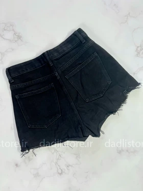 شورتک کوتاه جین مشکی پاچه ریش چهار جیب زیپ‌دار