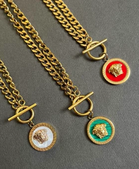 گردنبند طرح طلا ورساچه قرمز