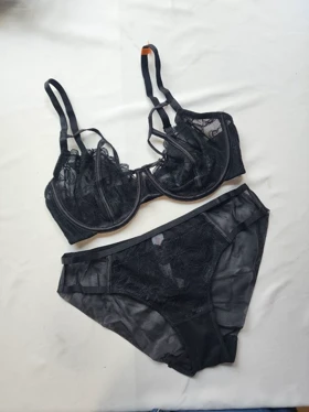 ست سوتین و شورت تمام دانتل هارنس دار فنردار کد: 61321