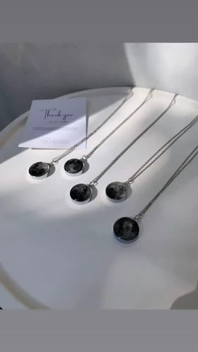 گردنبند ماه شبرنگ