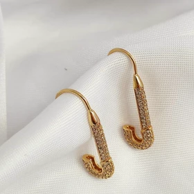 گوشواره طرح سنجاق قفلی نگین‌دار Zirconia - برند تاش آلمانی