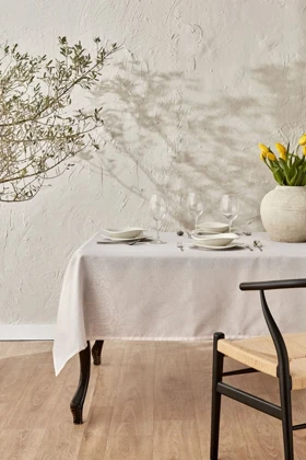 رومیزی Karaca Home مدل Chesney پلی‌استر - شیری