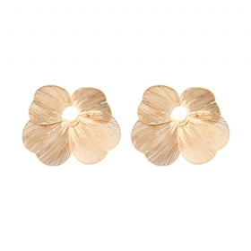 گوشواره زنانه مدل گل مروارید