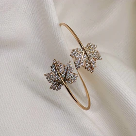 بنگل ژوپینگ مدل «افرا» | درخشش بلورین برگ‌های پاییزی روی مچ دست