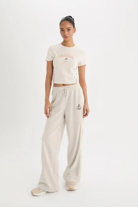 تیشرت آستین کوتاه ورزشی DeFactoFit NBA Los Angeles Lakers Slim Crop Fit Crew D6122AX25SP