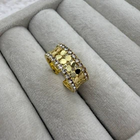 انگشتر طرح جواهر با جزئیات دایره ای