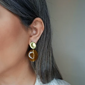 کالکشن گوشواره های آکریلیک قهوه‌ای و عسلی