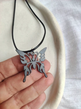 گردنبند پروانه مشکی