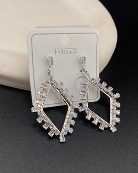 گوشواره جواهری پر کار کد gnj10020 گالری موژان حیدری