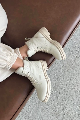 بوت و نیم بوت زنانه استراسونس straswans