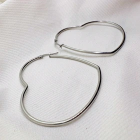 گوشواره استیل حلقه‌ای طرح «قلب بزرگ» (Heart Hoops) | 6 سانتی