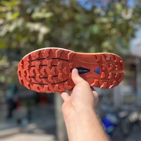 کفش روزمره مردانه بروکس مدل کسکادیا Cascadia 16 کیفیت مستر سفید نارنجی