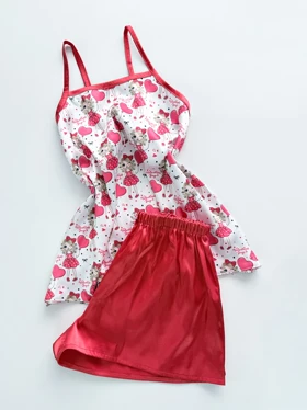 ست لباس خواب تاپ و شورتک ساتن طرح ولنتاین