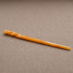 کانزاشی مو زنانه رزینی شفاف کهربایی با سر پیچ‌خورده تزئینی و طراحی کشیده مینیمال لوکس