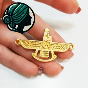 پلاک فروهر رنگ طلایی سایز کوچک