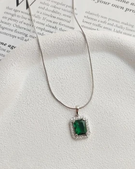 گردنبند سفید طرح جواهر مهرین ژوپینگ