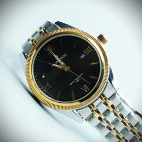 ساعت نیوی فورس کد 404 بند رنگ نقرهای طلایی بدنه رنگ نقرهای طلایی صفحه مشکی علیدسا