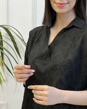 بلوز کتیبه یقه دار