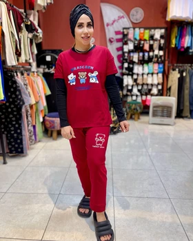 تی‌شرت و شلوار نخ‌پنبه