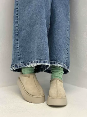 UGG طرحدار