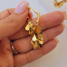 گوشواره حلقه‌ای طرح پولکی طلایی رنگ