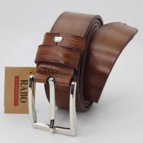 کمربند مردانه چرم مصنوعی برای شلوار پارچه‌ای و کتان با طراحی شیک کد 30370 (عسلی سگک مستطیلی)