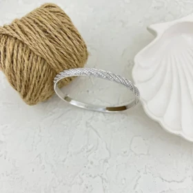 دستبند النگویی زنانه ژوپینگ با طرح جواهری ظریف و درخشان