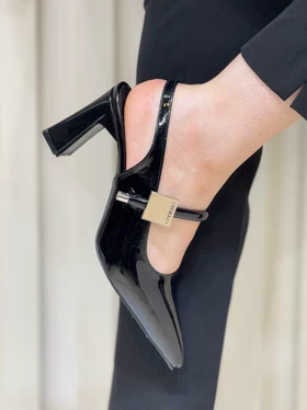 1454 کفش پاشنه زنانه 9 سانتی پشت‌باز یراق دار میومیو MIU MIU