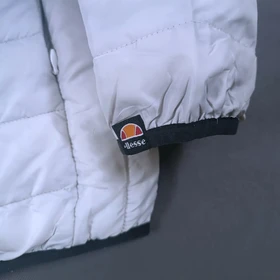 کاپشن لایت اورجینال برند معتبر و مشهور ellesse ایتالیا 🇮🇹