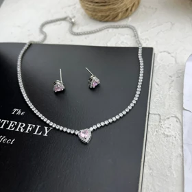 نیم ست زنانه تنیسی با پلاک قلب، ظاهری شیک و دلربا