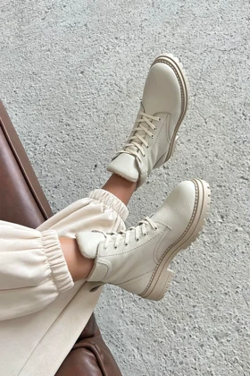 بوت و نیم بوت زنانه استراسونس straswans