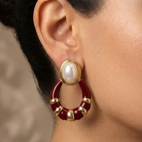 گوشواره زنانه طرح میناکاری زرشکی با مروارید مدل میرالیا