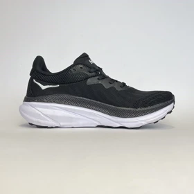 کفش ورزشی هوکا چلنجر 7 مشکی زیر سفید