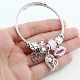 دستبند پاندورا مدل قلب و لب