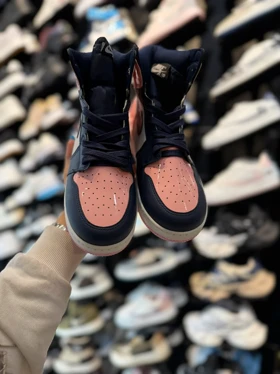 کتانی زنانه جردن وان ساق‌دار سرمه ای صورتی