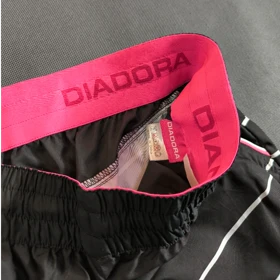 SIZE 36-42 شلوارک ورزشی زنانه اورجینال برند DIADORA ایتالیا سایز 36 تا 42